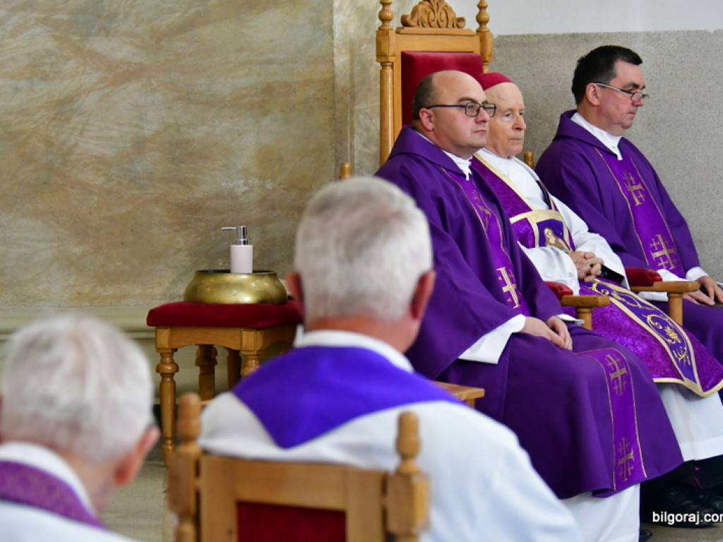Msza święta żałobna za księdza Romana Kulczyckiego (FOTO)