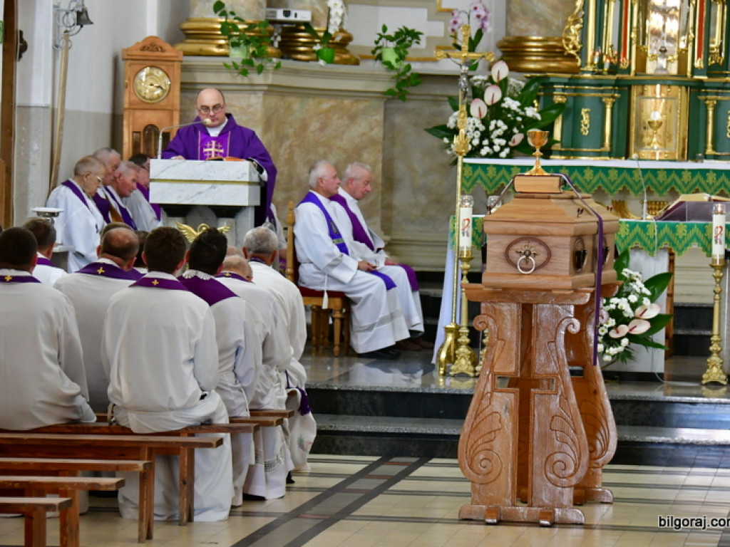 Msza święta żałobna za księdza Romana Kulczyckiego (FOTO)