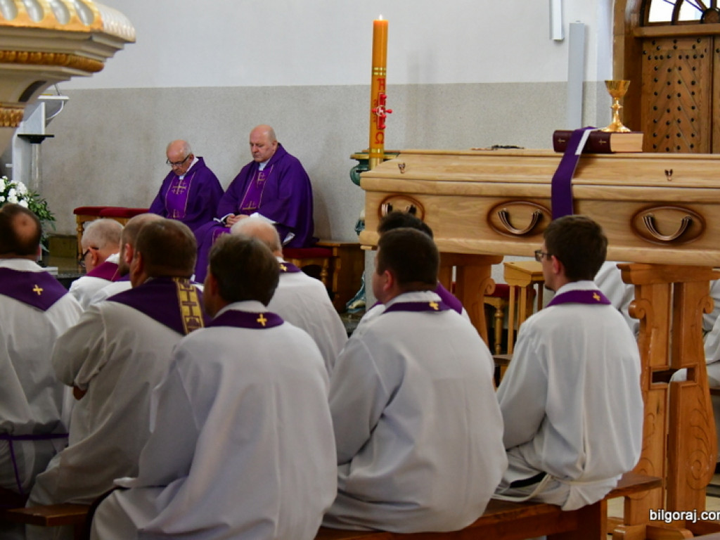 Msza święta żałobna za księdza Romana Kulczyckiego (FOTO)