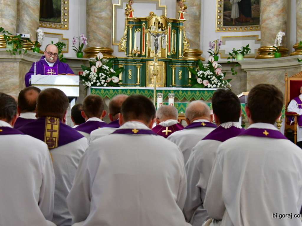 Msza święta żałobna za księdza Romana Kulczyckiego (FOTO)