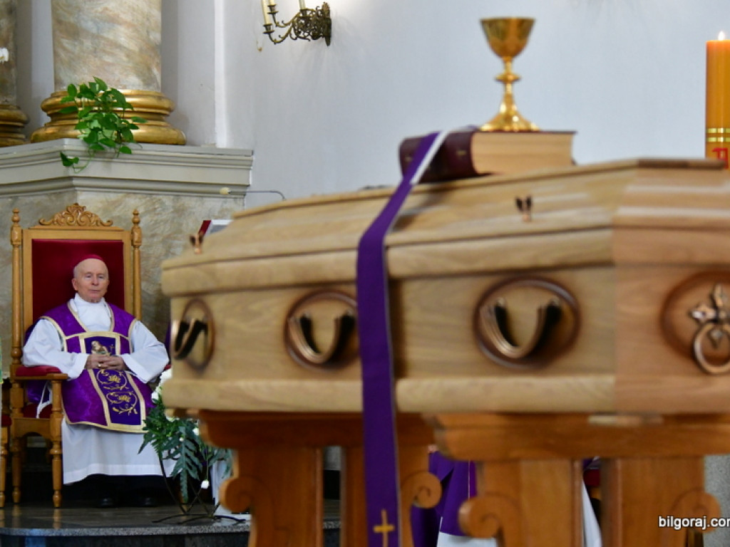 Msza święta żałobna za księdza Romana Kulczyckiego (FOTO)