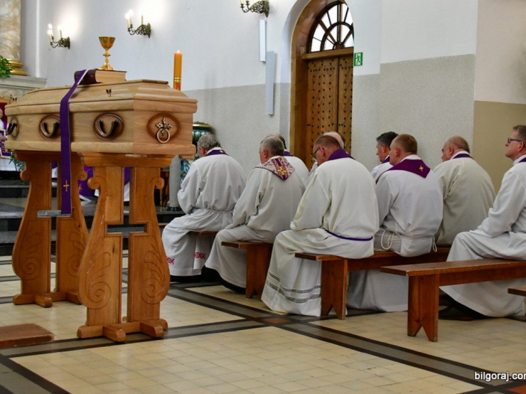 Msza święta żałobna za księdza Romana Kulczyckiego (FOTO)