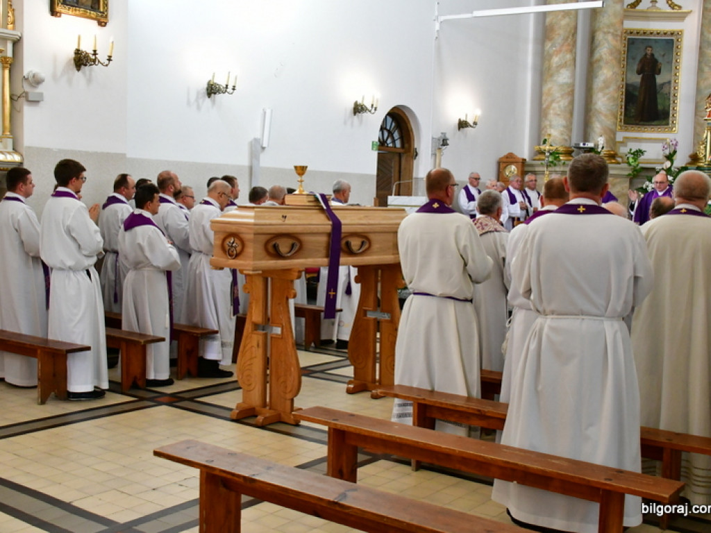 Msza święta żałobna za księdza Romana Kulczyckiego (FOTO)