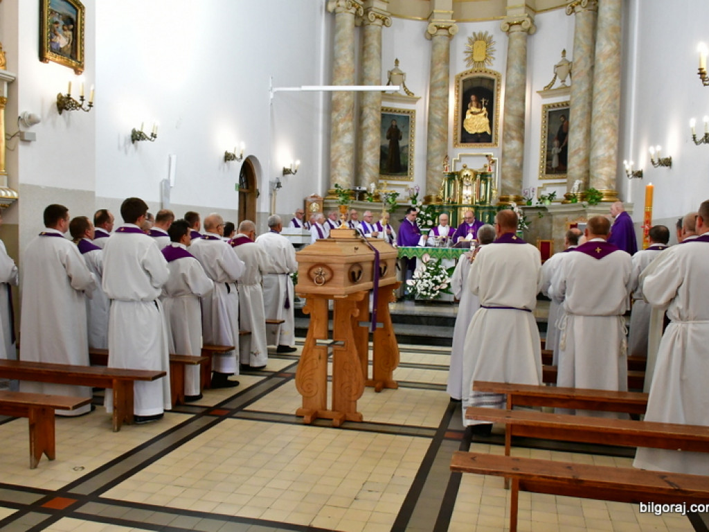 Msza święta żałobna za księdza Romana Kulczyckiego (FOTO)