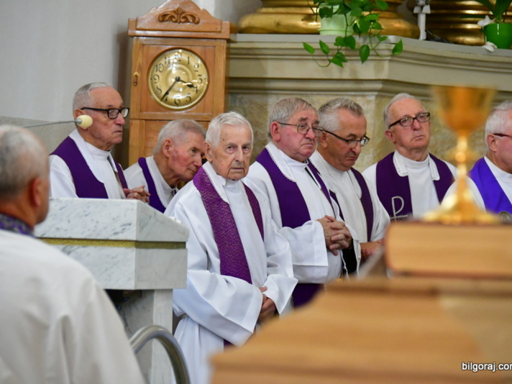 Msza święta żałobna za księdza Romana Kulczyckiego (FOTO)