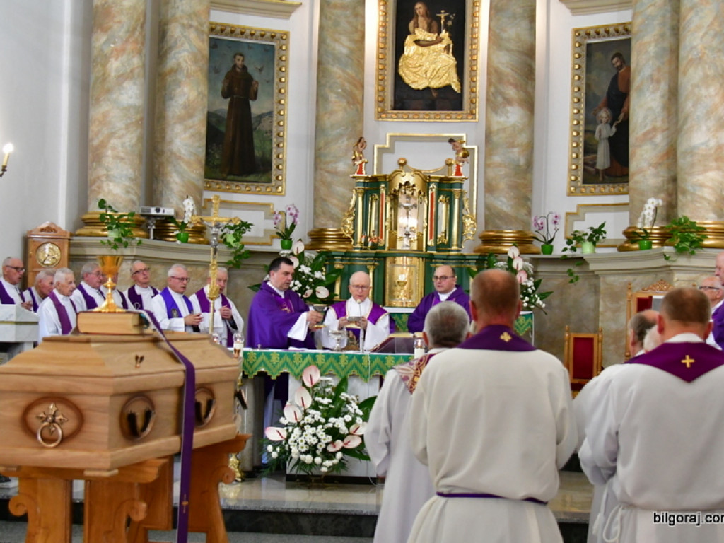Msza święta żałobna za księdza Romana Kulczyckiego (FOTO)