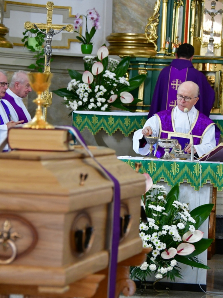 Msza święta żałobna za księdza Romana Kulczyckiego (FOTO)