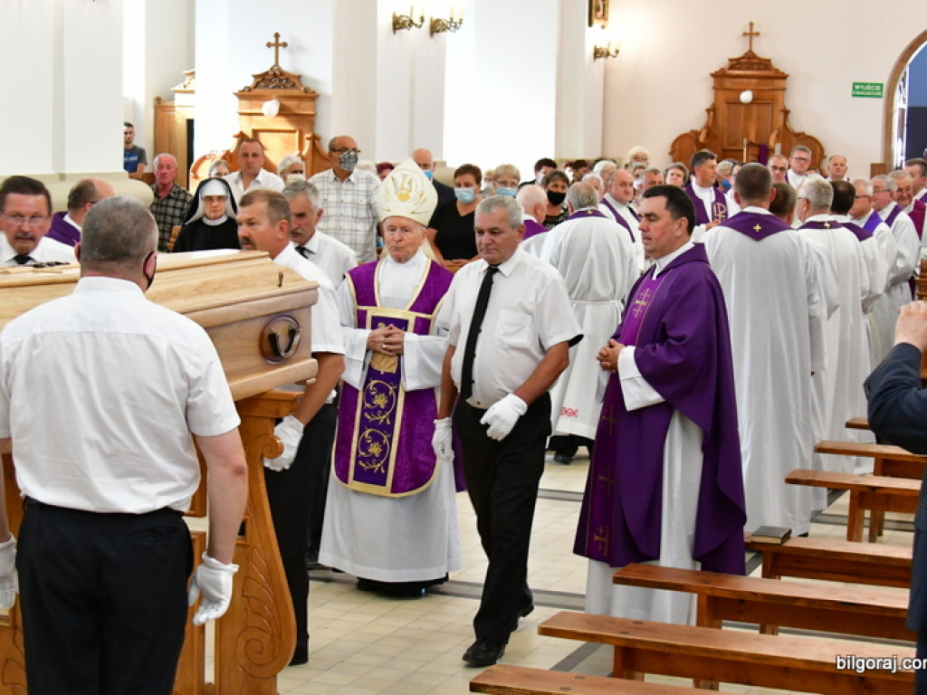 Msza święta żałobna za księdza Romana Kulczyckiego (FOTO)