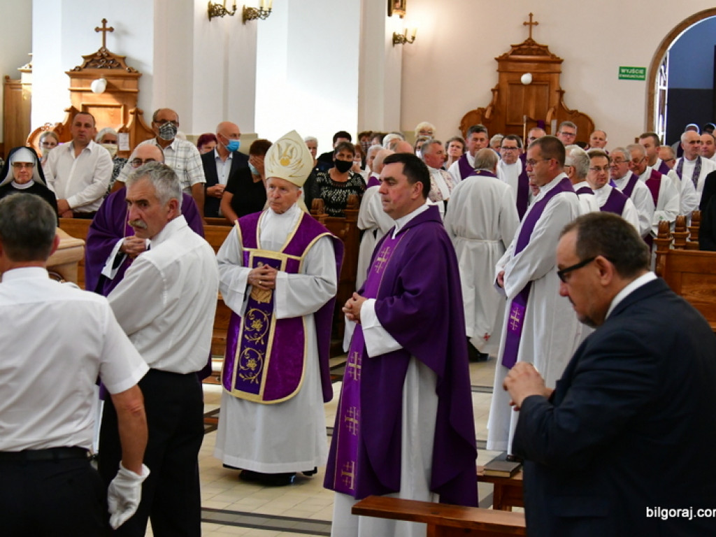 Msza święta żałobna za księdza Romana Kulczyckiego (FOTO)