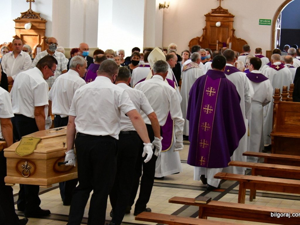 Msza święta żałobna za księdza Romana Kulczyckiego (FOTO)
