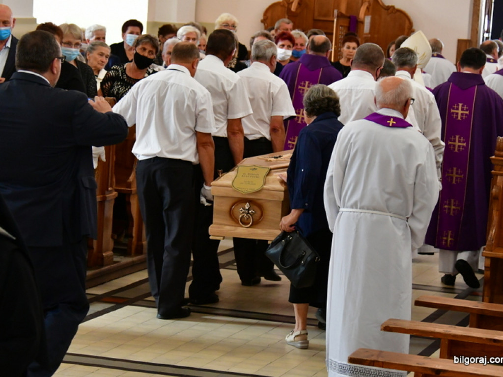 Msza święta żałobna za księdza Romana Kulczyckiego (FOTO)