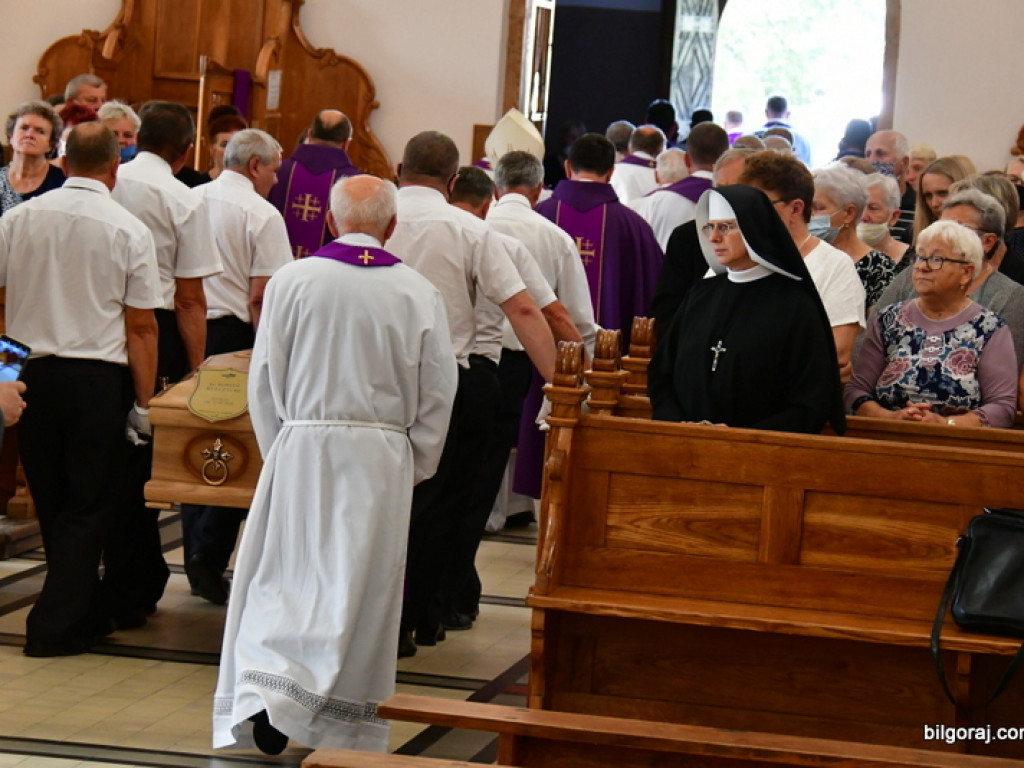 Msza święta żałobna za księdza Romana Kulczyckiego (FOTO)
