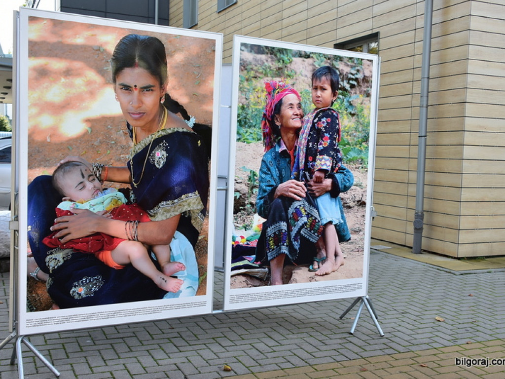 Co robią kobiety, żeby się podobać? (FOTO)