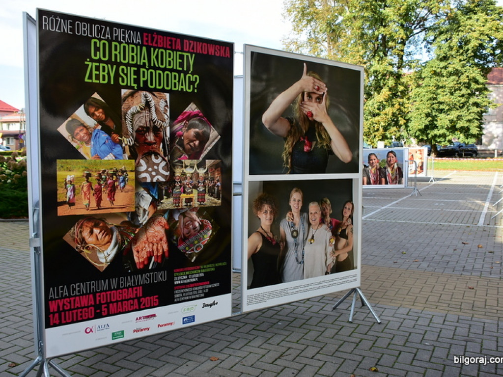 Co robią kobiety, żeby się podobać? (FOTO)