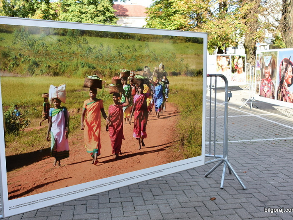Co robią kobiety, żeby się podobać? (FOTO)