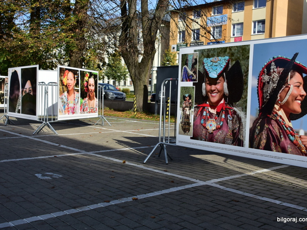 Co robią kobiety, żeby się podobać? (FOTO)