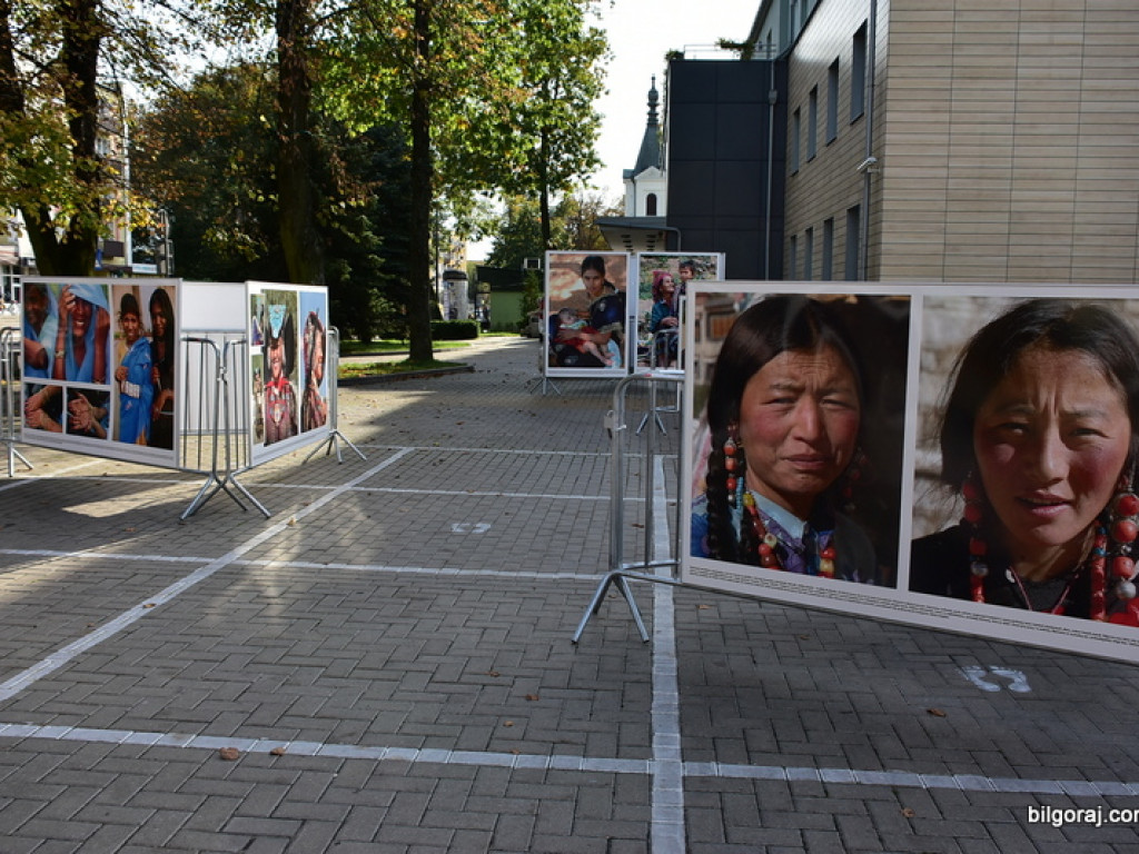 Co robią kobiety, żeby się podobać? (FOTO)