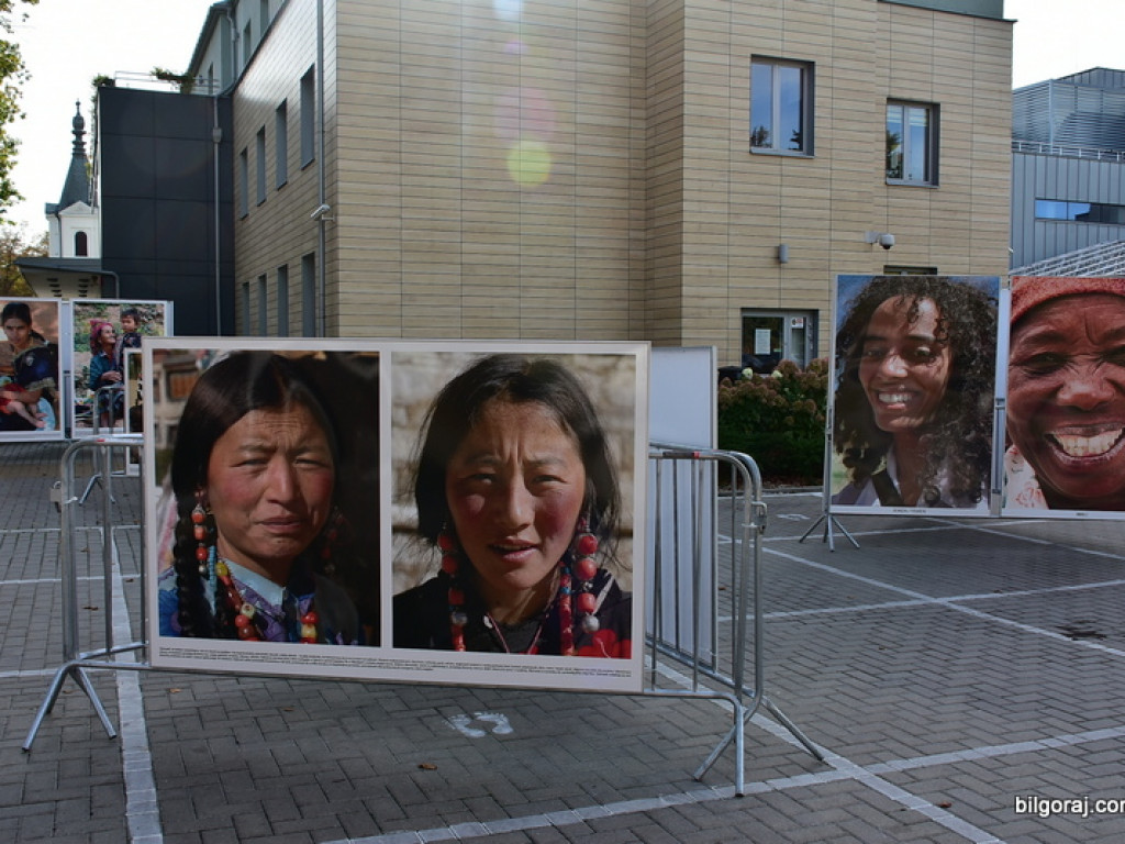 Co robią kobiety, żeby się podobać? (FOTO)