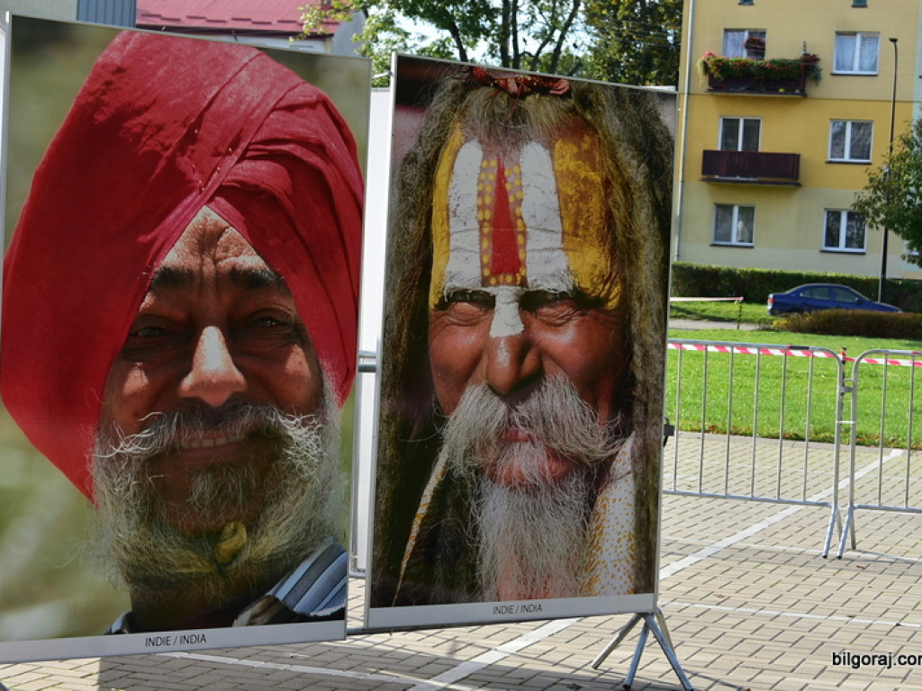 Co robią kobiety, żeby się podobać? (FOTO)