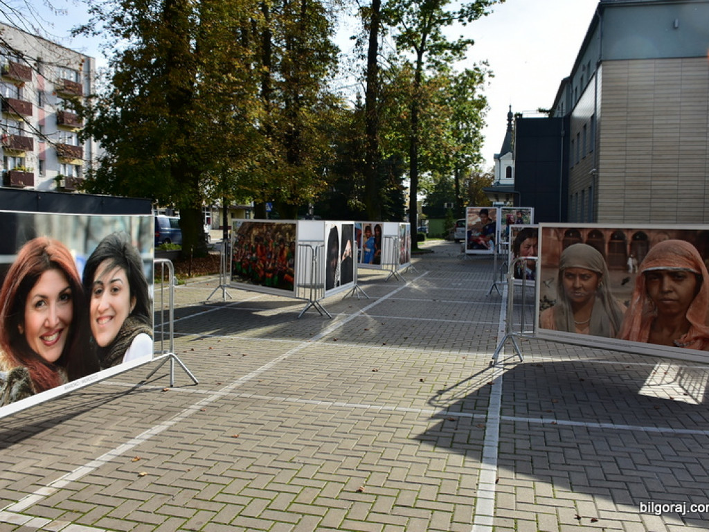 Co robią kobiety, żeby się podobać? (FOTO)