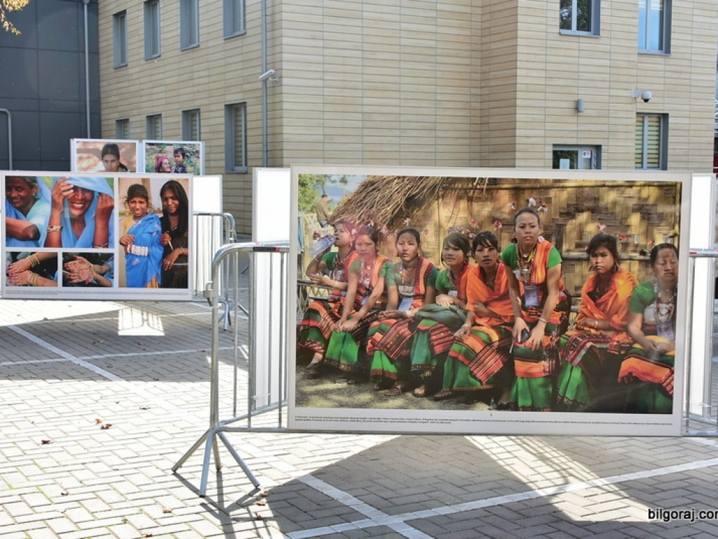 Co robią kobiety, żeby się podobać? (FOTO)