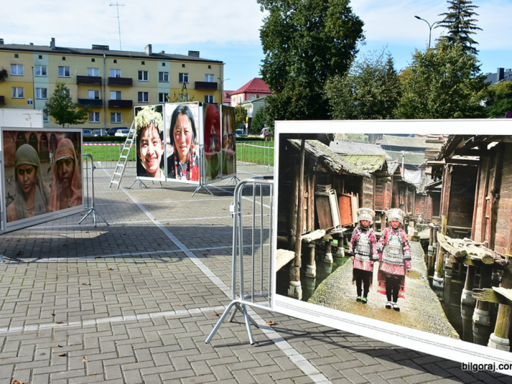 Co robią kobiety, żeby się podobać? (FOTO)