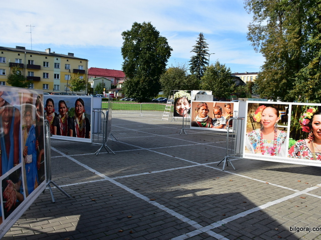 Co robią kobiety, żeby się podobać? (FOTO)