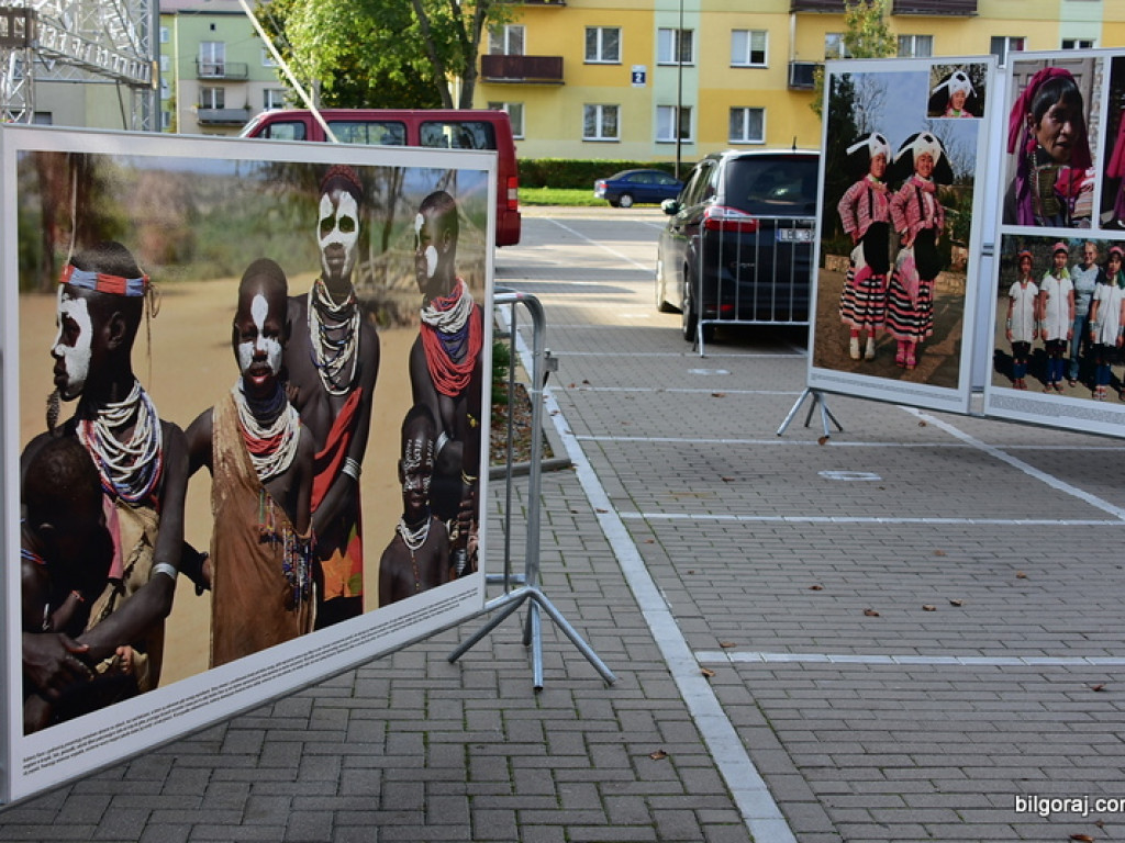 Co robią kobiety, żeby się podobać? (FOTO)