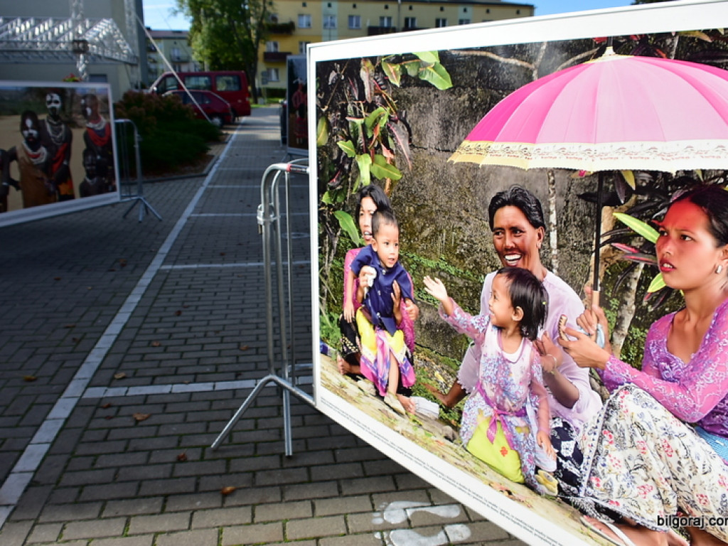 Co robią kobiety, żeby się podobać? (FOTO)