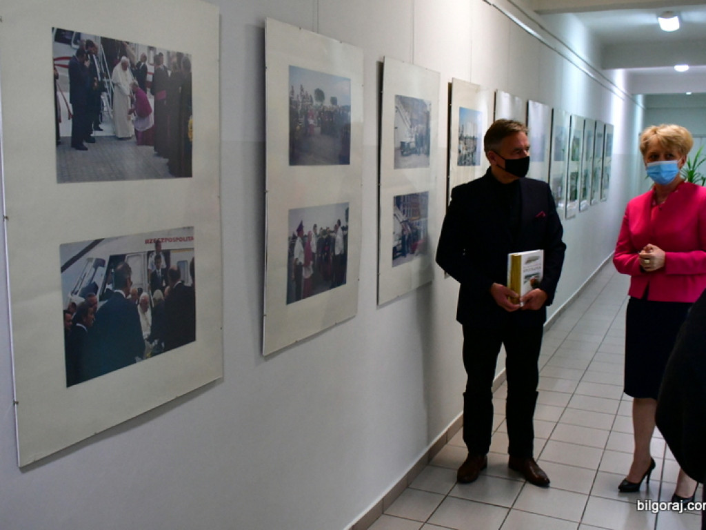 Wystawa niezwykłych zdjęć z wizyty Jana Pawła II w Zamościu (FOTO)