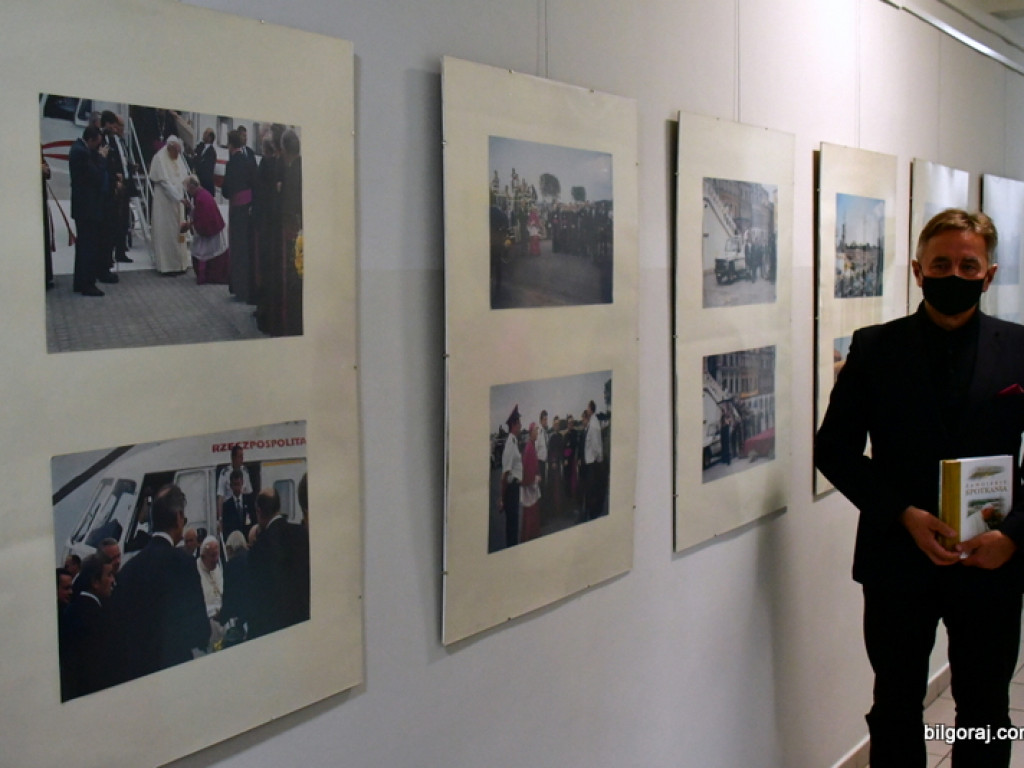 Wystawa niezwykłych zdjęć z wizyty Jana Pawła II w Zamościu (FOTO)