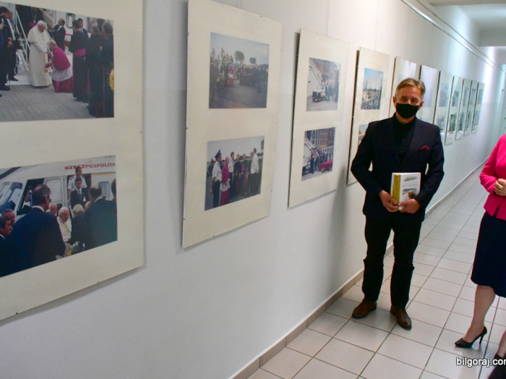 Wystawa niezwykłych zdjęć z wizyty Jana Pawła II w Zamościu (FOTO)