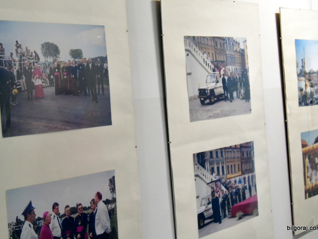 Wystawa niezwykłych zdjęć z wizyty Jana Pawła II w Zamościu (FOTO)