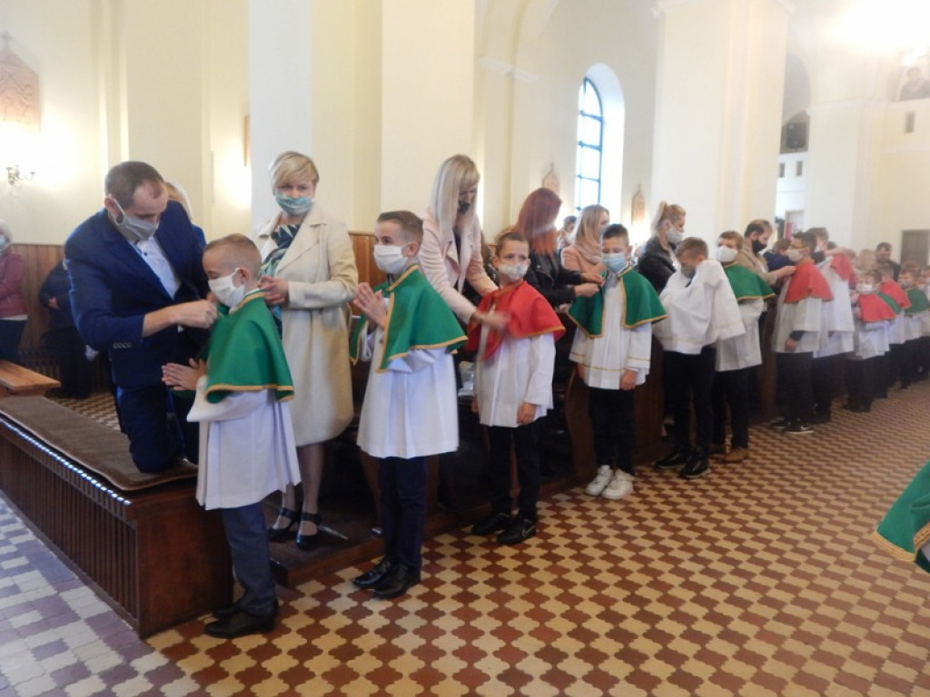 Nowi ministranci w Tereszpolu (FOTO)