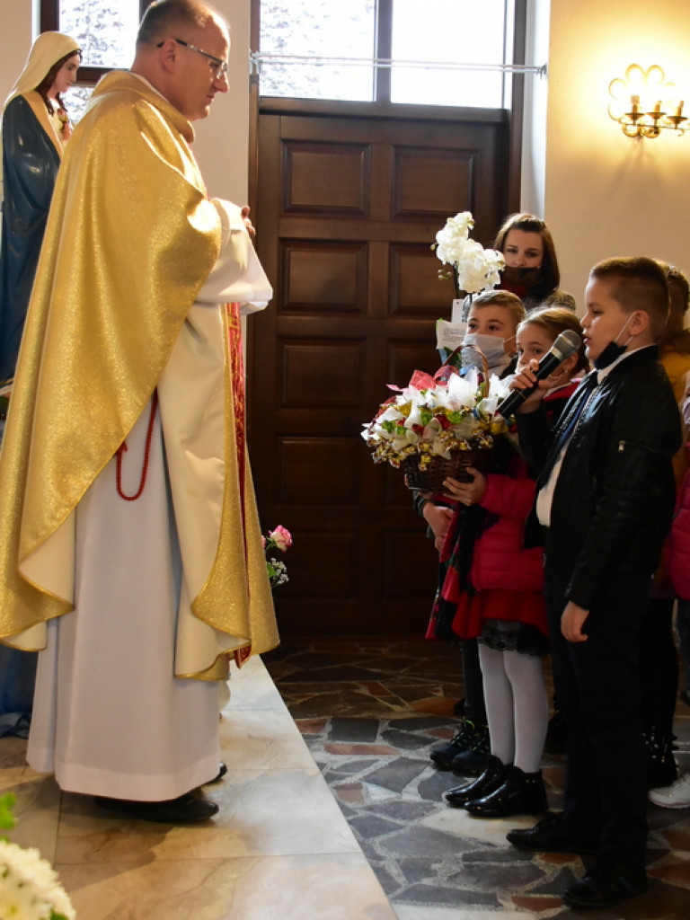 Dąbrowica. Uroczyste wprowadzenie nowego proboszcza (FOTO)