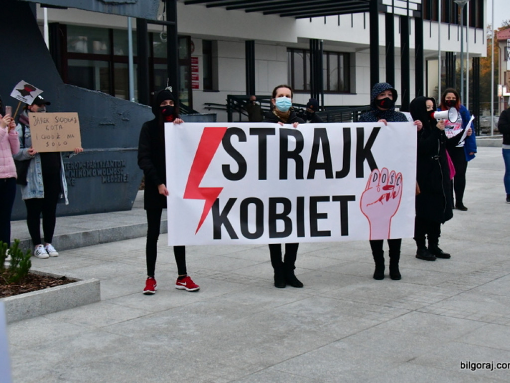 Strajk kobiet. Ulicami Biłgoraja przeszedł protest przeciw orzeczeniu Trybunału Konstytucyjnego (FOTO, VIDEO)
