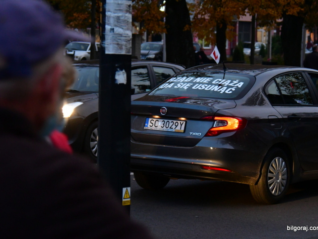 Strajk kobiet. Ulicami Biłgoraja przeszedł protest przeciw orzeczeniu Trybunału Konstytucyjnego (FOTO, VIDEO)