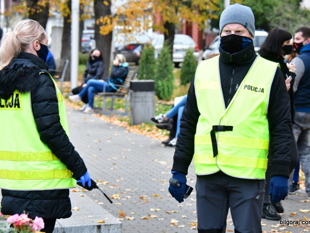 Strajk kobiet. Protest drugi raz przeszedł ulicami Biłgoraja (FOTO)