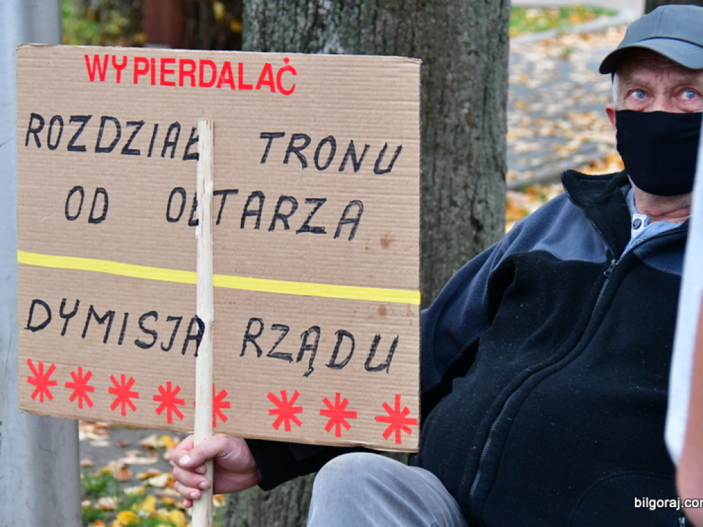 Strajk kobiet. Protest drugi raz przeszedł ulicami Biłgoraja (FOTO)