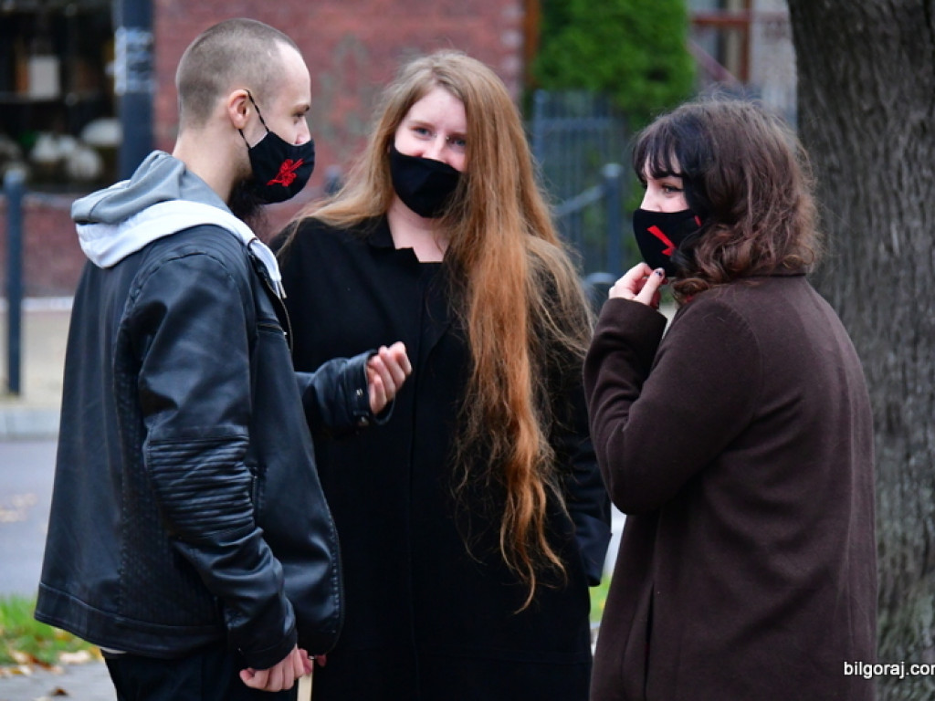 Strajk kobiet. Protest drugi raz przeszedł ulicami Biłgoraja (FOTO)