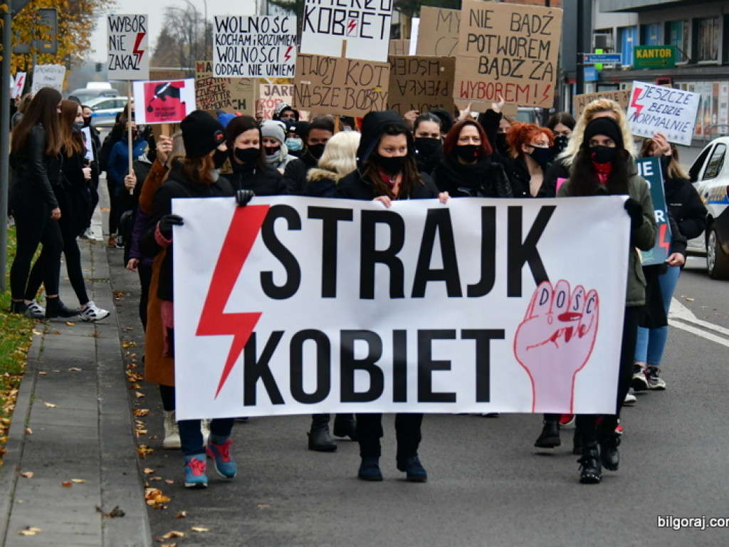 Strajk kobiet. Protest drugi raz przeszedł ulicami Biłgoraja (FOTO)