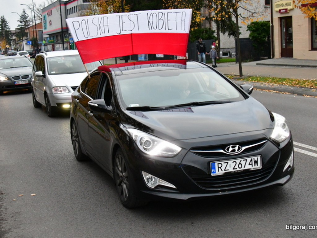 Strajk kobiet. Protest drugi raz przeszedł ulicami Biłgoraja (FOTO)