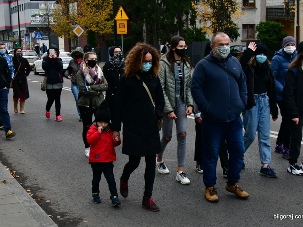 Strajk kobiet. Protest drugi raz przeszedł ulicami Biłgoraja (FOTO)