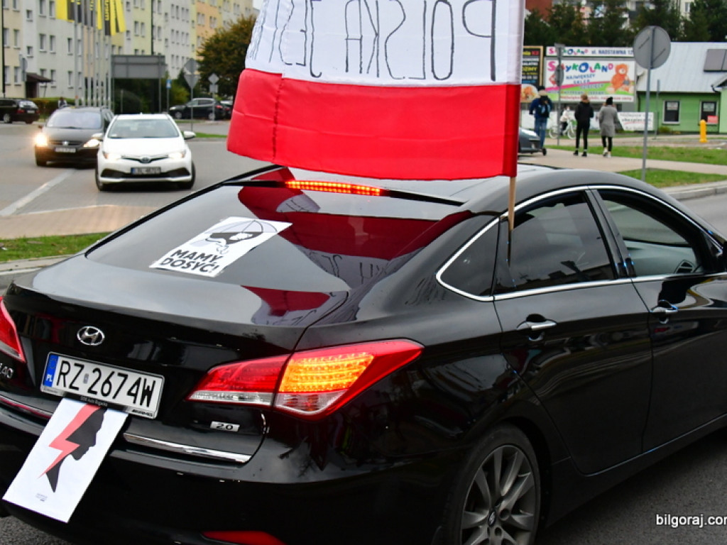 Strajk kobiet. Protest drugi raz przeszedł ulicami Biłgoraja (FOTO)