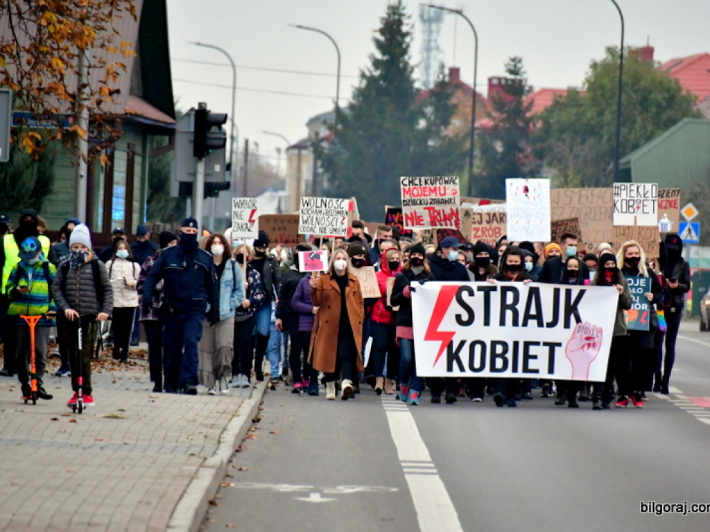 Strajk kobiet. Protest drugi raz przeszedł ulicami Biłgoraja (FOTO)
