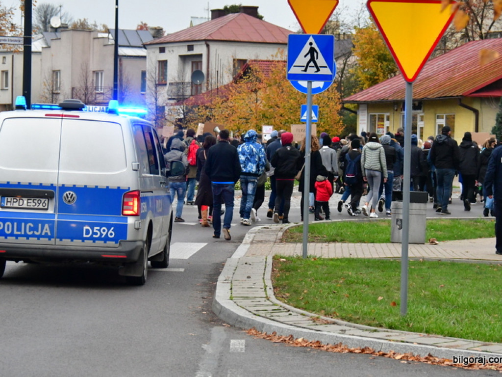 Strajk kobiet. Protest drugi raz przeszedł ulicami Biłgoraja (FOTO)