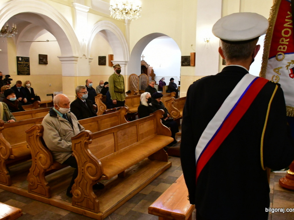 Pożegnali Witolda Dembowskiego, Zasłużonego dla Miasta Biłgoraj (FOTO)