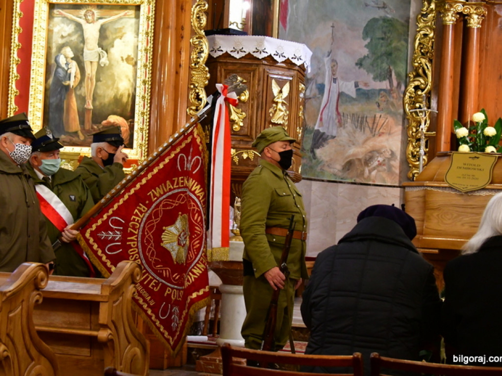 Pożegnali Witolda Dembowskiego, Zasłużonego dla Miasta Biłgoraj (FOTO)