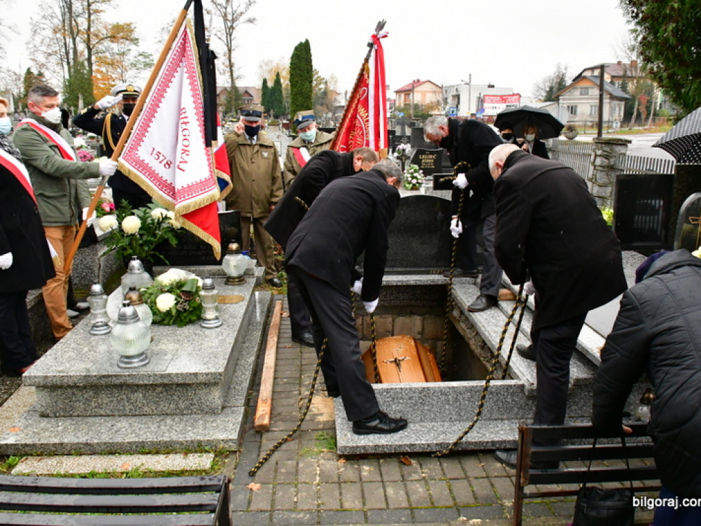 Pożegnali Witolda Dembowskiego, Zasłużonego dla Miasta Biłgoraj (FOTO)
