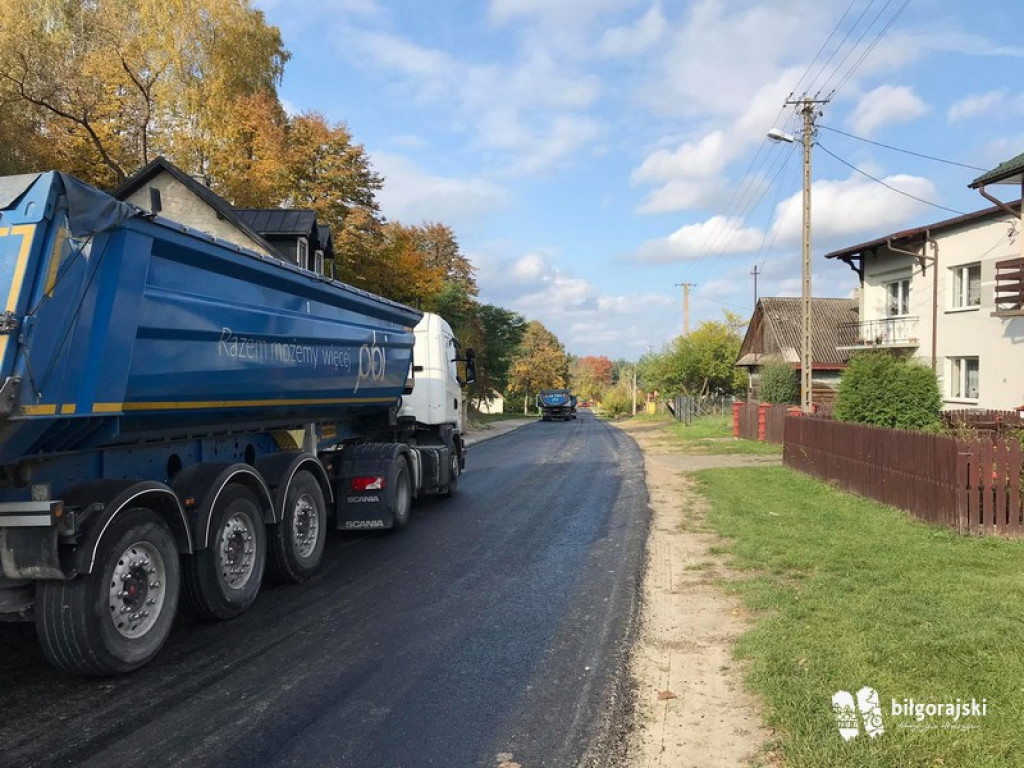 Powiatowe inwestycje drogowe nabierają tempa! (FOTO)